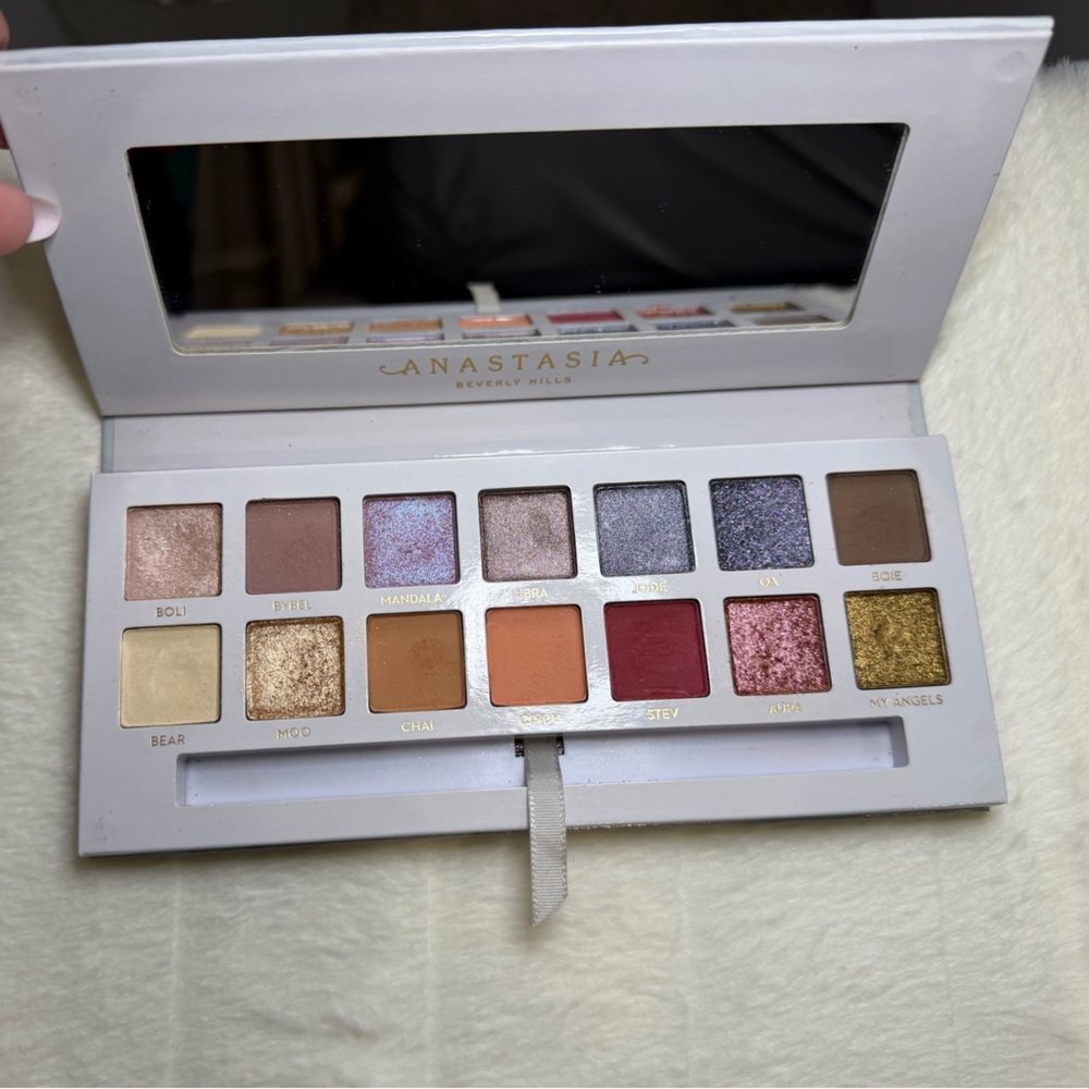 Anastasia Beverly Hills Eyeshadow Palette by Carli Bybel - Picture 3 of 3